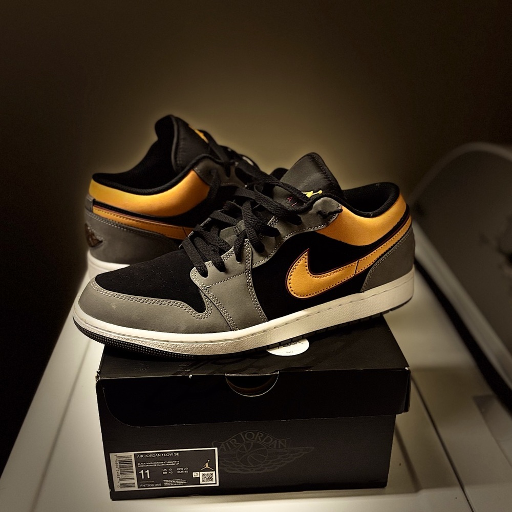 Jordan 1 Low SE Light Graphite & Vivid Orange